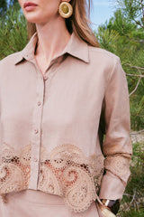 CONJUNTO SAIA MIDI NESGAS E CAMISA DETALHE RENDA BEGE