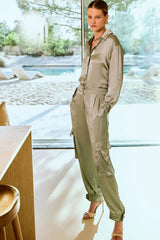 CONJUNTO CAMISA E CALÇA PUNHO BARRA EM CETIM