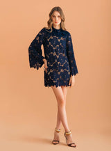 VESTIDO CURTO MANGA LONGA EM RENDAS CONCHAS