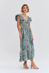 VESTIDO MIDI VERDE COM BORDADO OFF WHITE E BABADOS NOS OMBROS PATBO