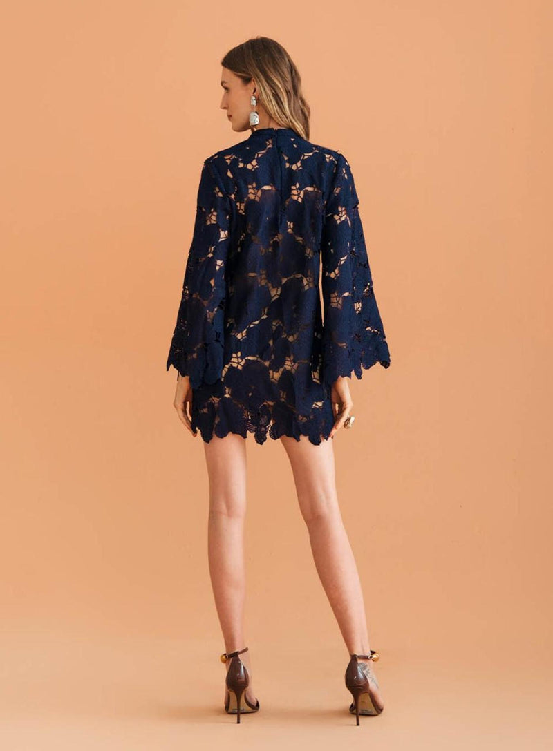 VESTIDO CURTO MANGA LONGA EM RENDAS CONCHAS