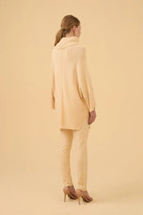 BLUSA GOLA AMPLA DETALHES CANELADO