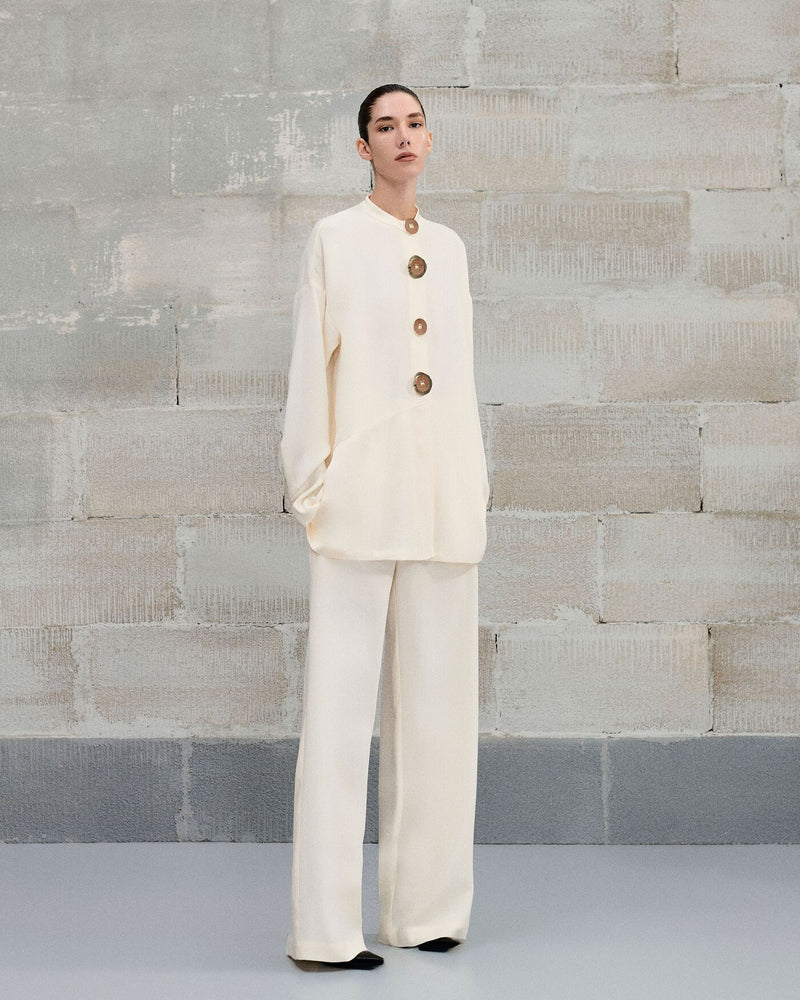CAMISA CREPE ESTONADO COM BOTOES EM DOURADO E MARROM