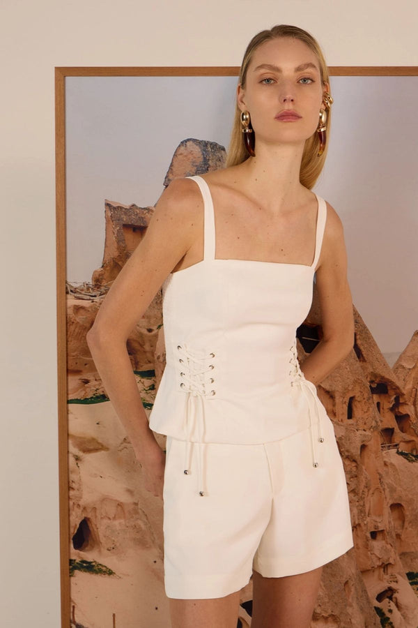 CONJUNTO BLUSA E SHORT DETALHE  ILHÓS BENEDETTO