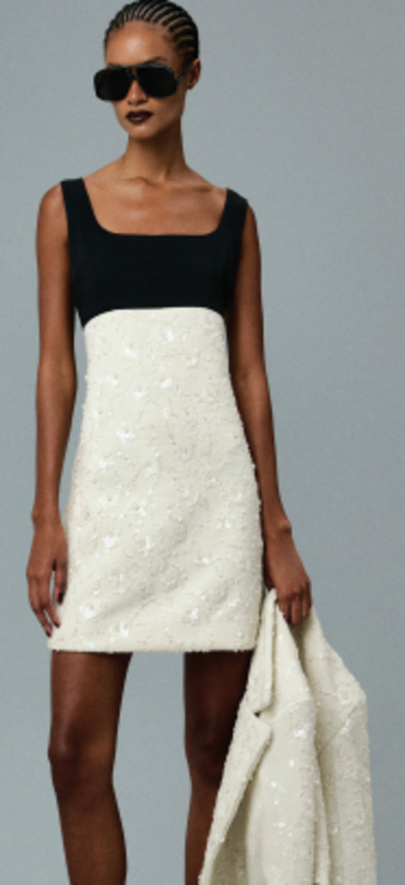 VESTIDO CURTO BORDADO OFF E PRETO