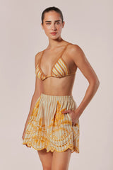 SHORT CURTO LISTRAS BORDADA ANIMA