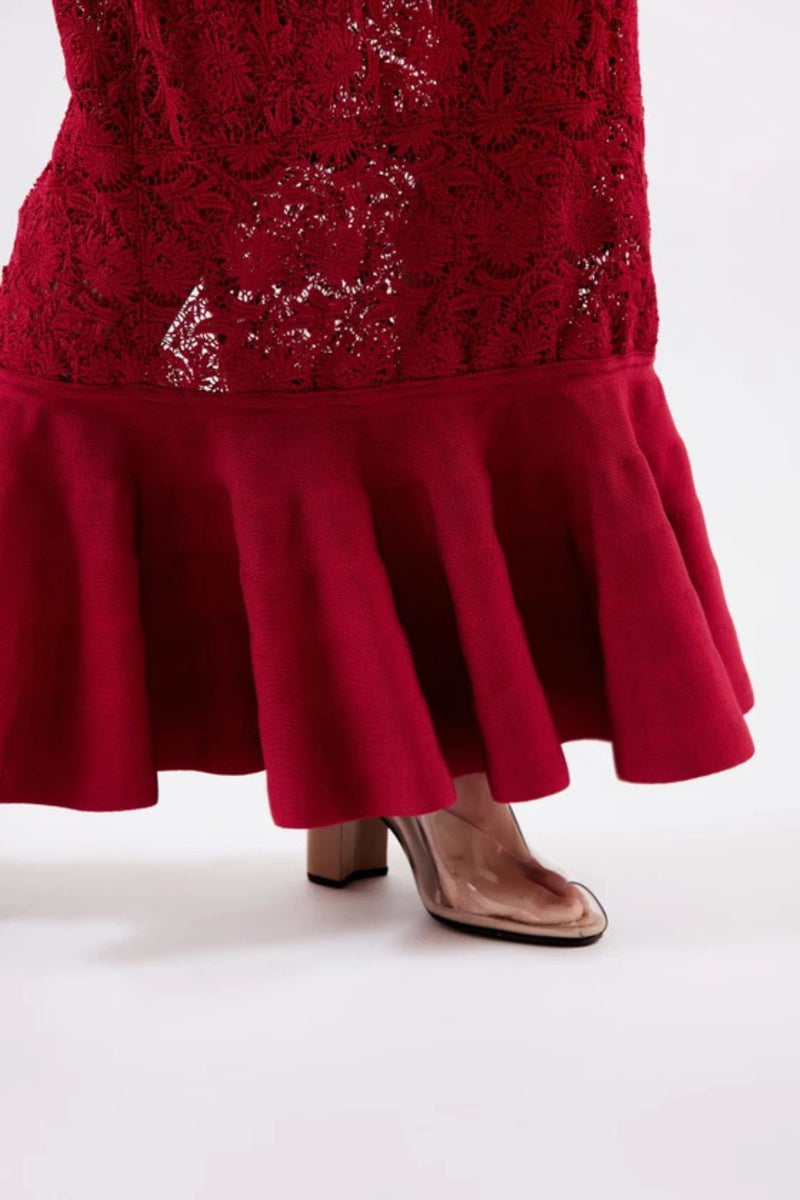 VESTIDO LONGO COM BABADO GUIPURE FLORAL RAFAELA FRAMBOESA