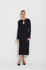 VESTIDO LONGUETE EM TRICOT PRETO COM DECOTE