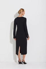 VESTIDO LONGUETE EM TRICOT PRETO COM DECOTE