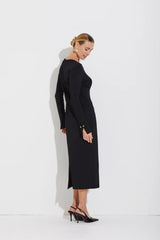 VESTIDO LONGUETE EM TRICOT PRETO COM DECOTE