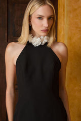 VESTIDO MIDI DETALHE FLORES NA GOLA