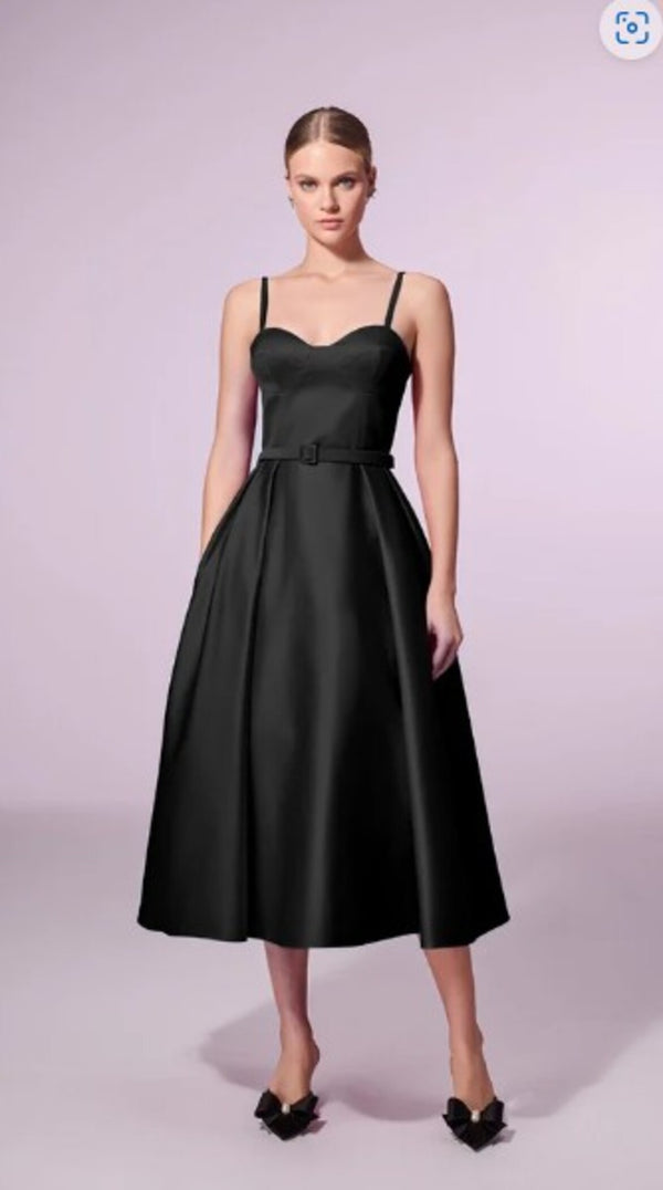 VESTIDO MIDI COM SAIA AMPLA
