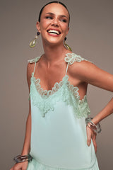 VESTIDO COM DETALHE RENDA DECOTE E OMBRO VERDE ÁGUA