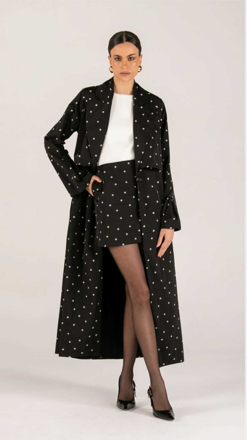 CONJUNTO SAIA E TRENCH COAT