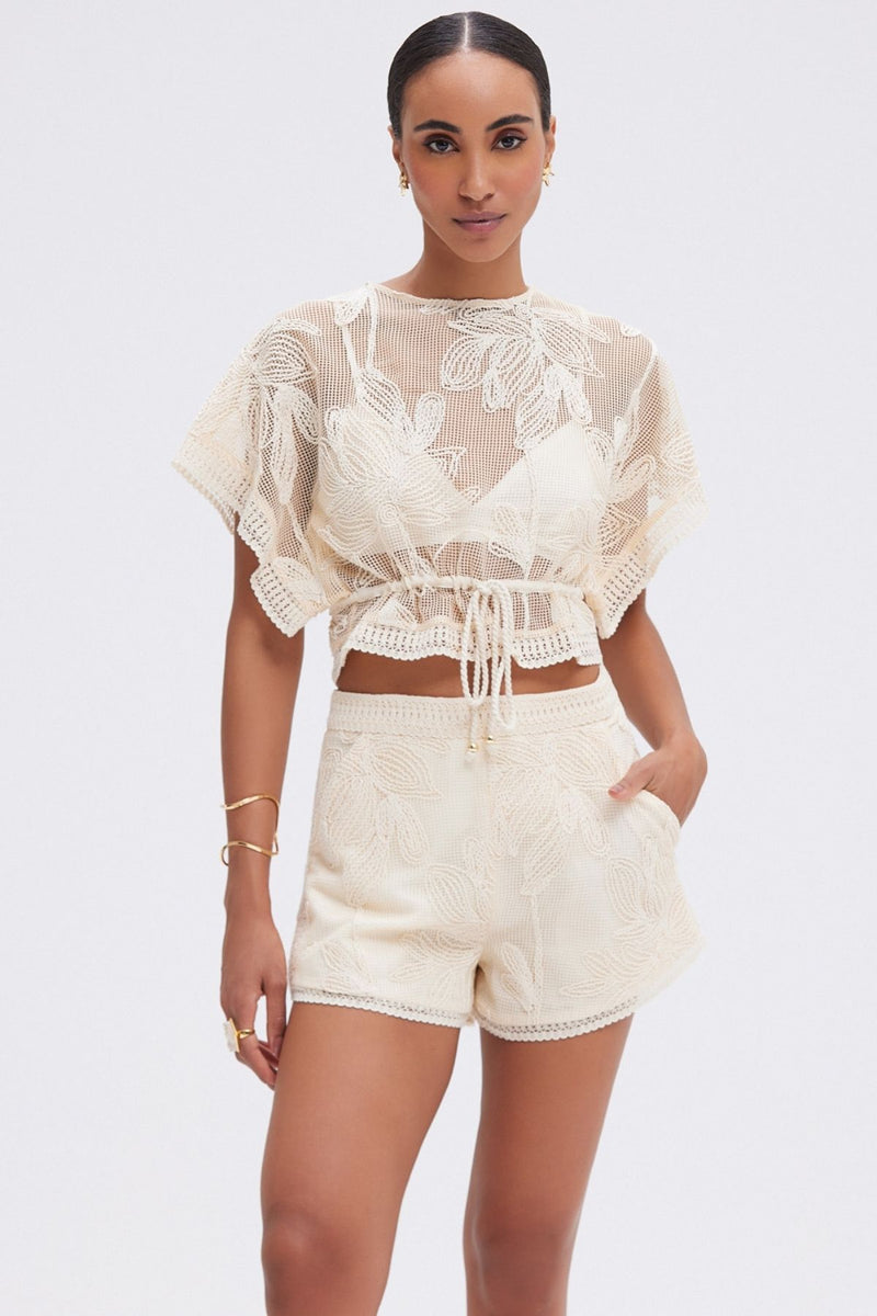 TOP PATBO TELA COM FLORES BORDADAS BEGE