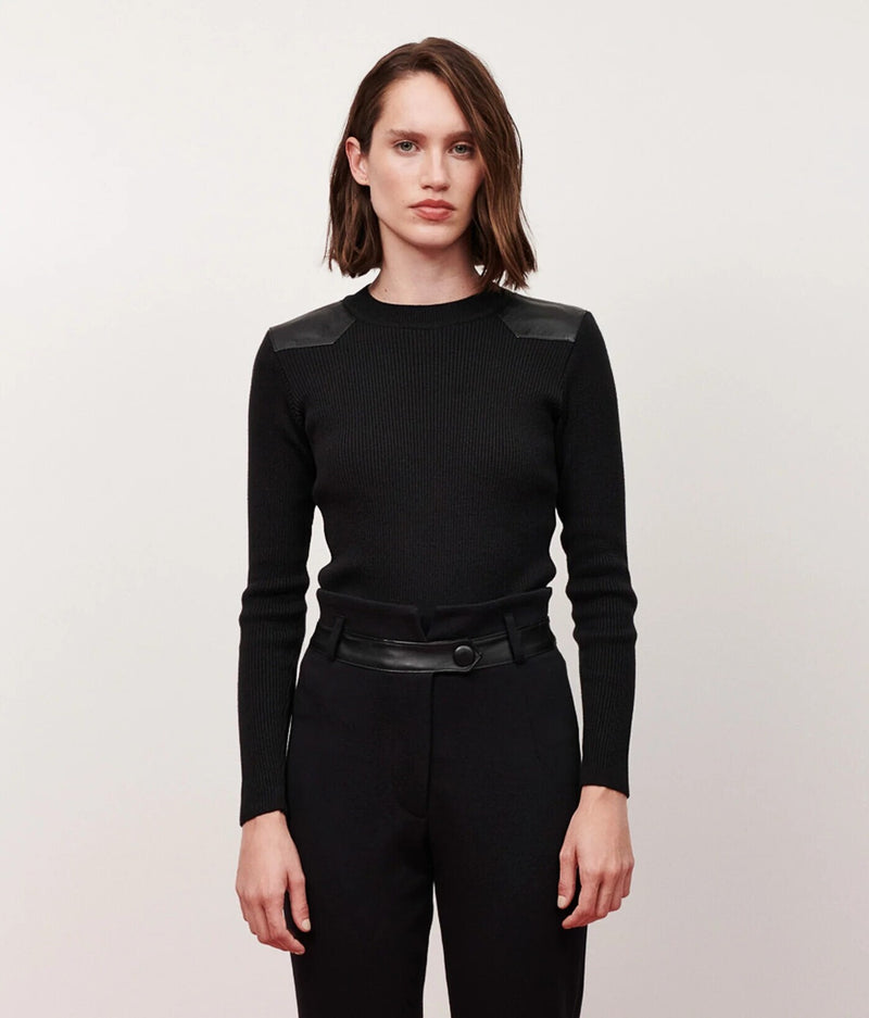 BLUSA TRICOT CANELADO OMBRO COURO PRETO