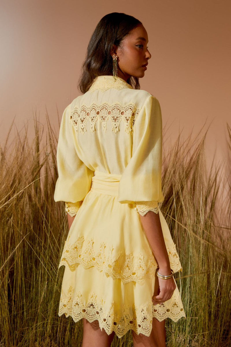 VESTIDO CURTO RENDA BAUNILHA