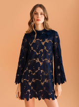 VESTIDO CURTO MANGA LONGA EM RENDAS CONCHAS