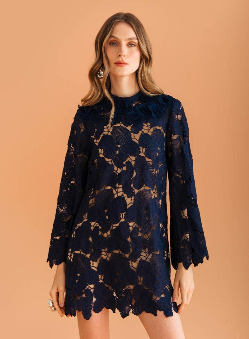 VESTIDO CURTO MANGA LONGA EM RENDAS CONCHAS