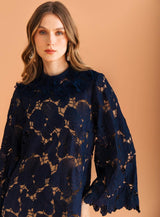 VESTIDO CURTO MANGA LONGA EM RENDAS CONCHAS