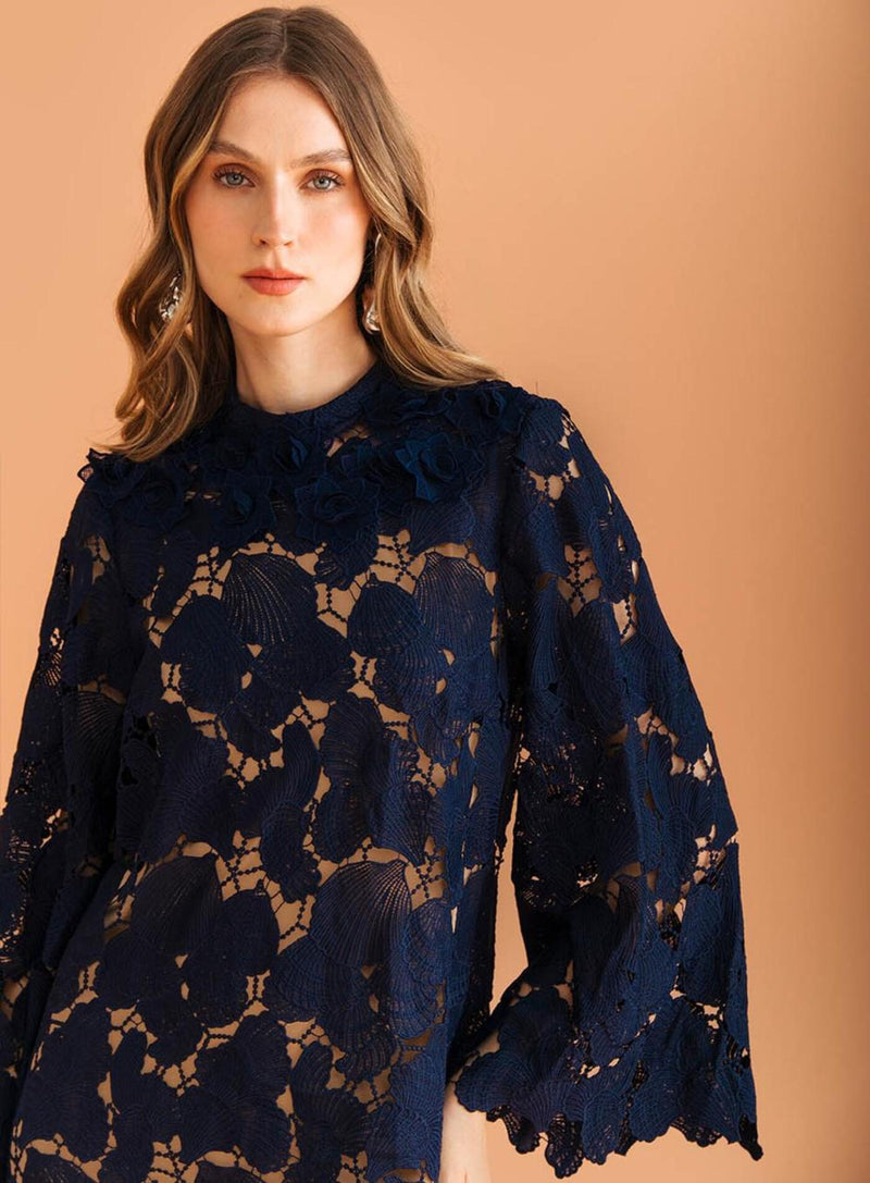 VESTIDO CURTO MANGA LONGA EM RENDAS CONCHAS