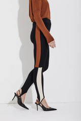 LEGGING LISTAS COM PEDAL EM TRICOT PRETO COM LISTAS NINIVE E PECAN