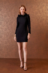 VESTIDO CURTO BABADOS E DECOTE COSTAS PRETO