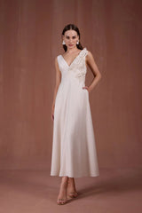 VESTIDO MIDI COM APLICAÇÕES