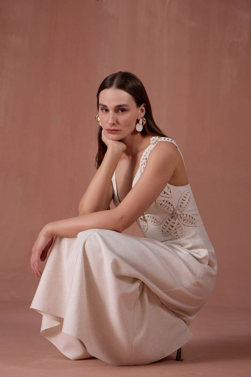 VESTIDO MIDI COM APLICAÇÕES