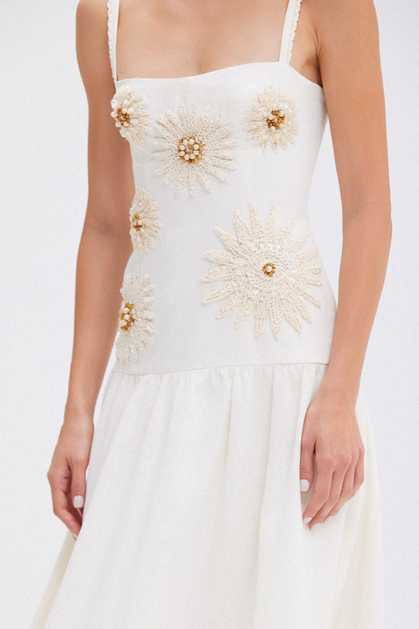 VESTIDO EM LINHO PATBO COM FLORES BORDADAS