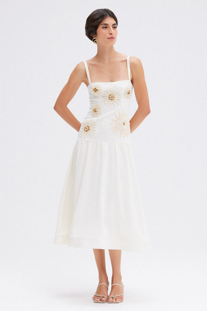 VESTIDO EM LINHO PATBO COM FLORES BORDADAS
